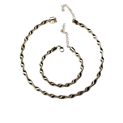 Sleek & Chic: Twisted Rope Gold Hasli Set for Daily Dazzle