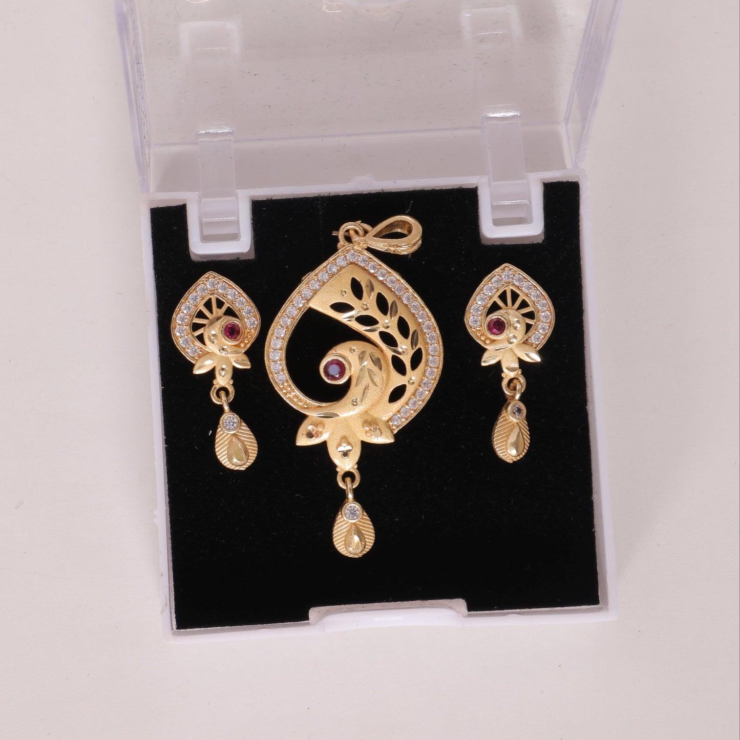 Regal Bloom Teardrop Pendant & Earring Set with Complimentary Chain